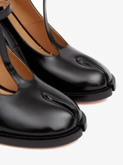 Heels><noscript><img data-lazyloaded=