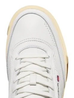Sneakers><noscript><img data-lazyloaded=