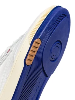 Sneakers><noscript><img data-lazyloaded=
