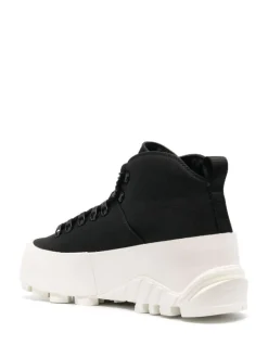 Sneakers><noscript><img data-lazyloaded=