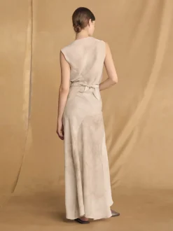 Skirts><noscript><img data-lazyloaded=