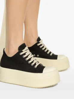 Sneakers><noscript><img data-lazyloaded=