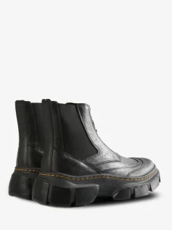 Boots><noscript><img data-lazyloaded=