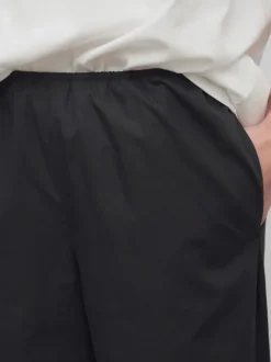 Shorts | Pants><noscript><img data-lazyloaded=