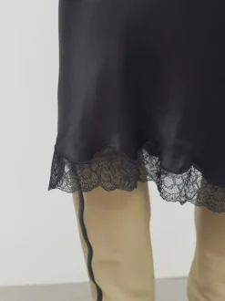 Skirts><noscript><img data-lazyloaded=