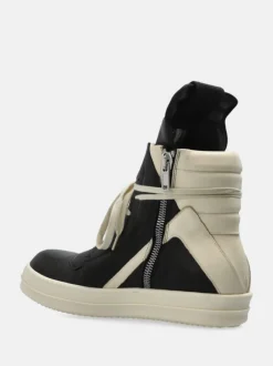 Sneakers><noscript><img data-lazyloaded=