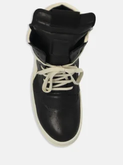 Sneakers><noscript><img data-lazyloaded=