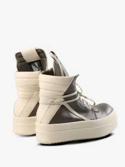 Sneakers><noscript><img data-lazyloaded=