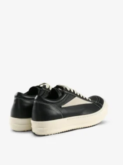 Sneakers><noscript><img data-lazyloaded=