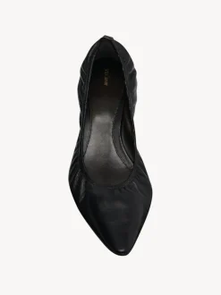 Heels><noscript><img data-lazyloaded=
