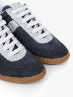 Sneakers><noscript><img data-lazyloaded=