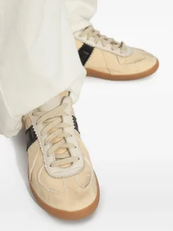 Sneakers><noscript><img data-lazyloaded=
