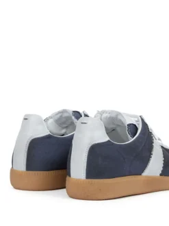 Sneakers><noscript><img data-lazyloaded=