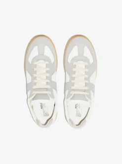 Sneakers><noscript><img data-lazyloaded=