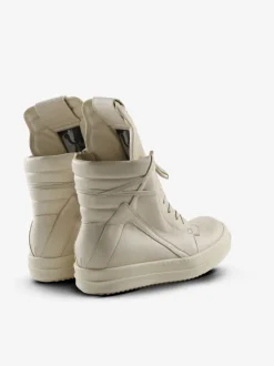 Sneakers><noscript><img data-lazyloaded=