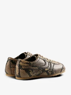 Sneakers><noscript><img data-lazyloaded=