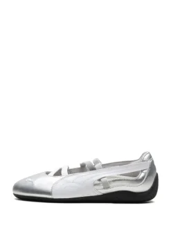 Sneakers | Flats><noscript><img data-lazyloaded=