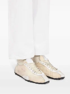 Sneakers><noscript><img data-lazyloaded=