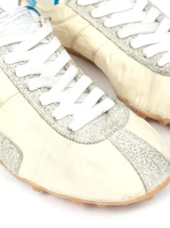 Sneakers><noscript><img data-lazyloaded=