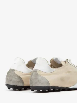 Sneakers><noscript><img data-lazyloaded=