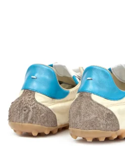 Sneakers><noscript><img data-lazyloaded=