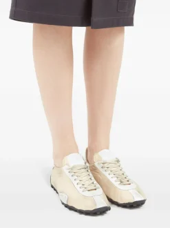Sneakers><noscript><img data-lazyloaded=