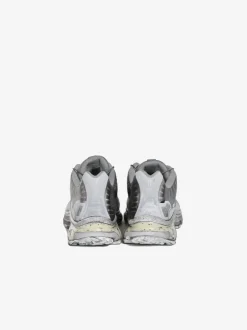 Sneakers><noscript><img data-lazyloaded=