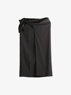 Skirts><noscript><img data-lazyloaded=