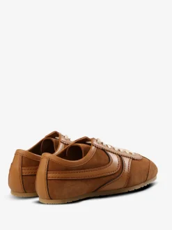 Sneakers><noscript><img data-lazyloaded=
