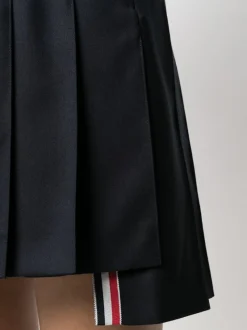 Skirts><noscript><img data-lazyloaded=