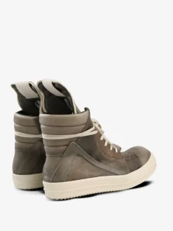 Sneakers><noscript><img data-lazyloaded=