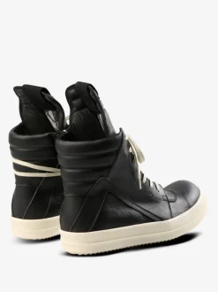 Sneakers><noscript><img data-lazyloaded=