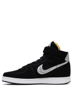 Sneakers><noscript><img data-lazyloaded=