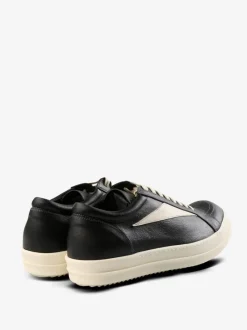 Sneakers><noscript><img data-lazyloaded=