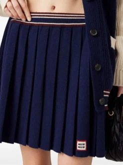 Skirts><noscript><img data-lazyloaded=